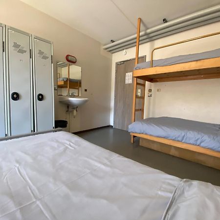 Auberge De Jeunesse Hi Strasbourg 2 Rives Eksteriør bilde