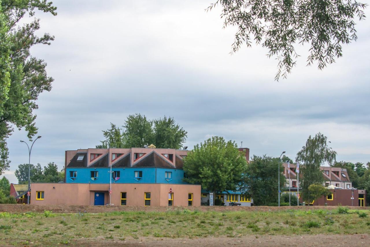 Auberge De Jeunesse Hi Strasbourg 2 Rives Eksteriør bilde