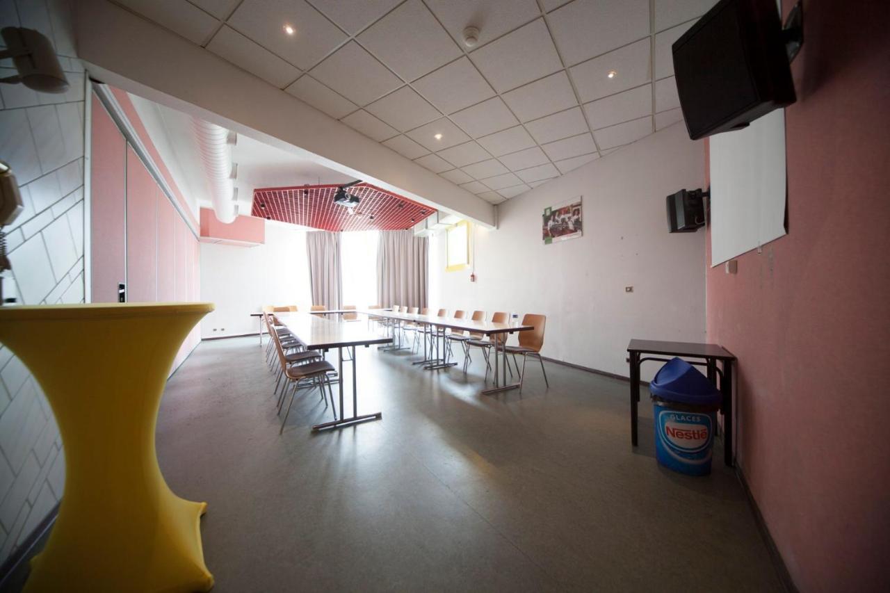 Auberge De Jeunesse Hi Strasbourg 2 Rives Eksteriør bilde