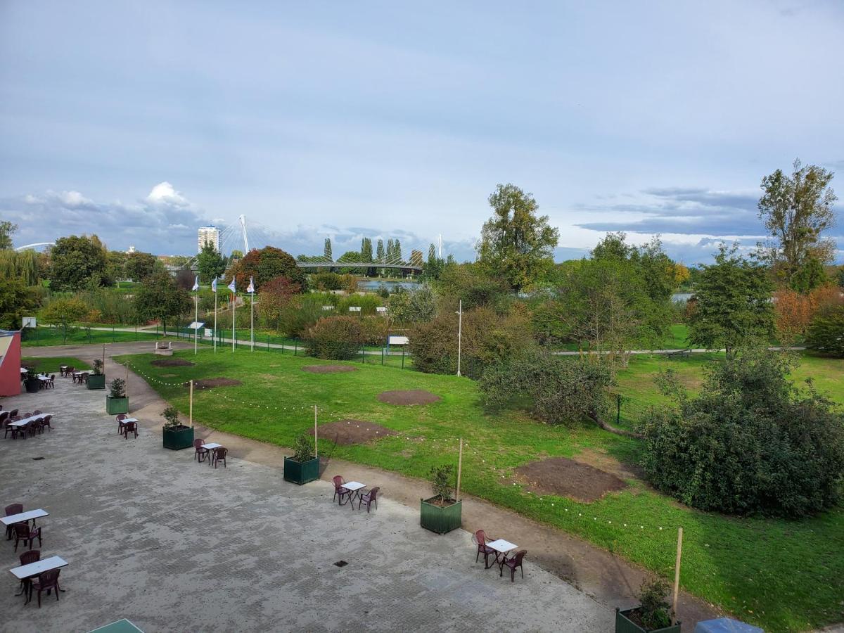 Auberge De Jeunesse Hi Strasbourg 2 Rives Eksteriør bilde