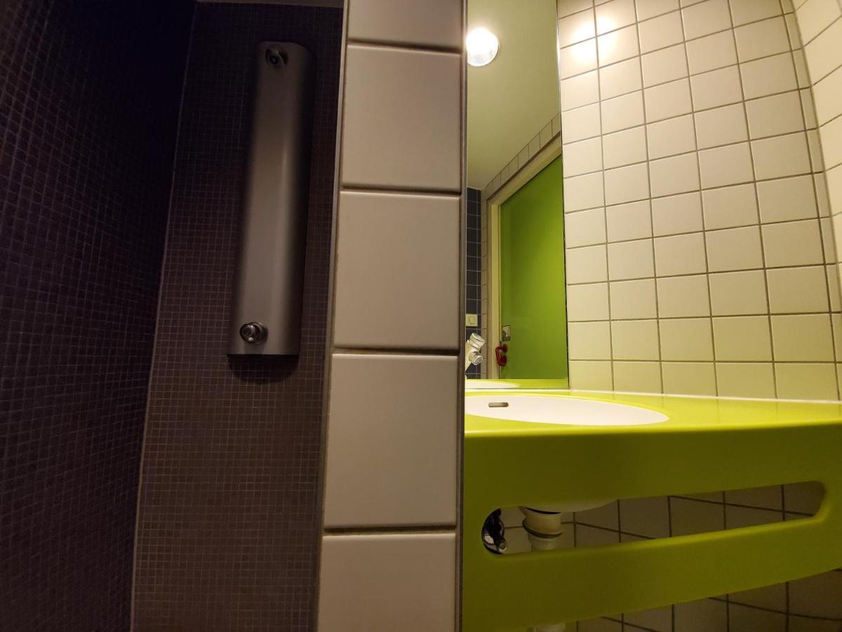 Auberge De Jeunesse Hi Strasbourg 2 Rives Eksteriør bilde
