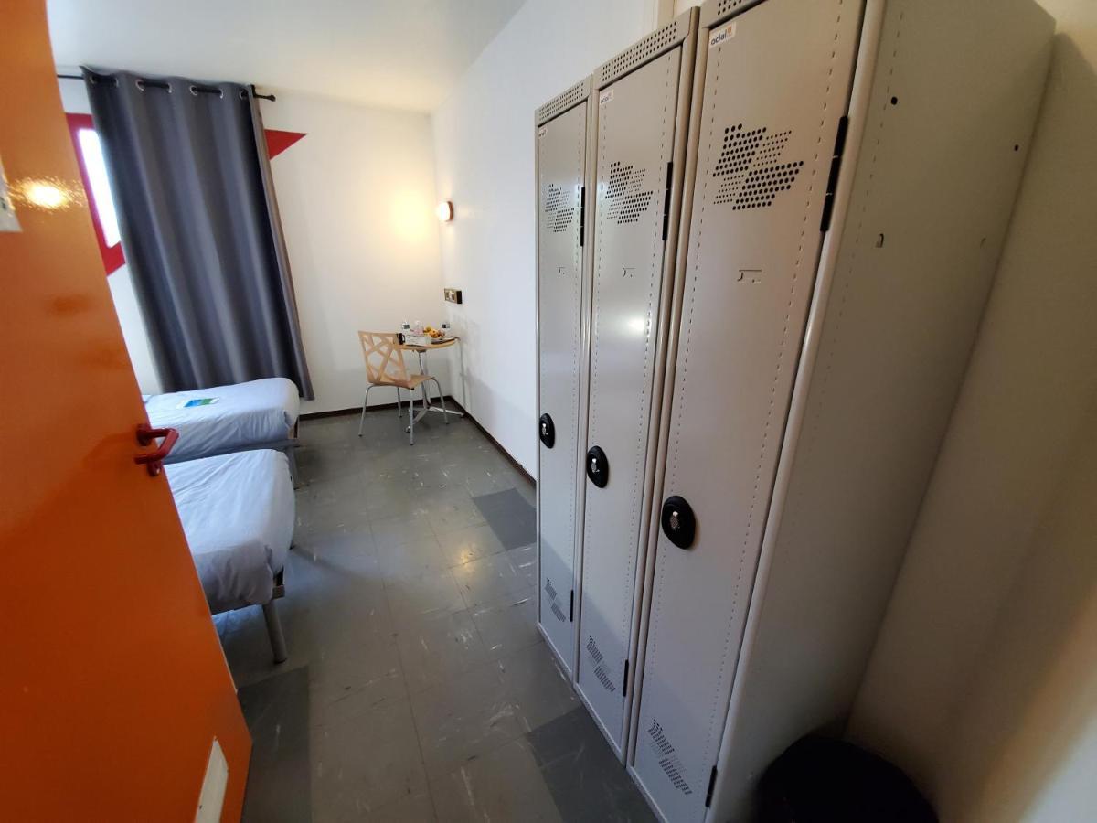Auberge De Jeunesse Hi Strasbourg 2 Rives Eksteriør bilde