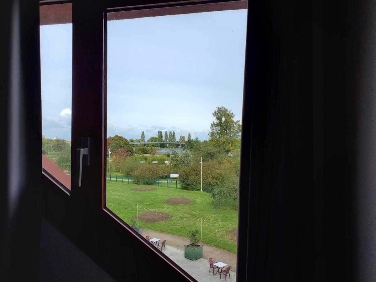 Auberge De Jeunesse Hi Strasbourg 2 Rives Eksteriør bilde