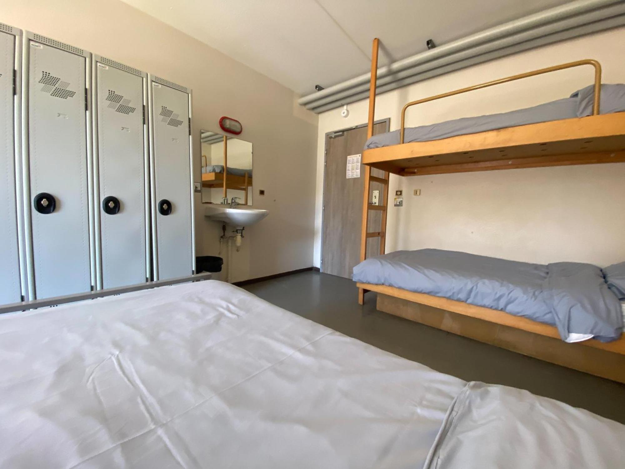 Auberge De Jeunesse Hi Strasbourg 2 Rives Eksteriør bilde